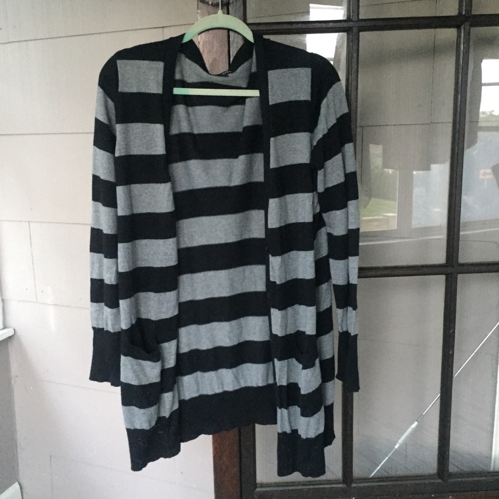 Long sleeve Striped buttoned up cardigan